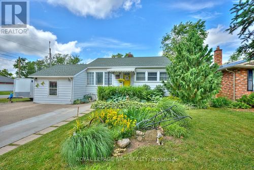 7871 Rysdale St, Niagara Falls, ON, L2H1G5 | Card Image