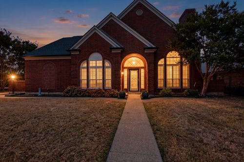 542 Clayton St, Grand Prairie, TX, 75052-3402 | Card Image