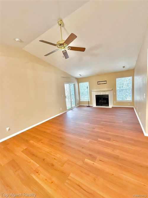 44975 Marigold Dr, Sterling Heights, MI, 48314-1227 | Card Image