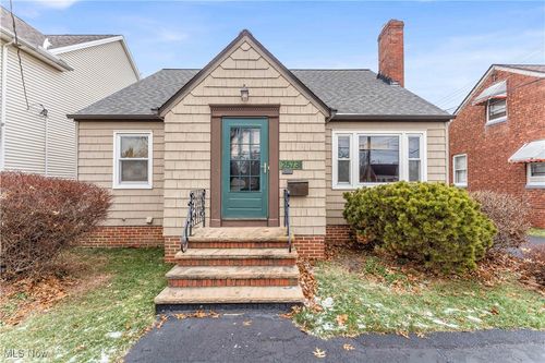 25731 Farringdon Ave, Euclid, OH, 44132-1867 | Card Image