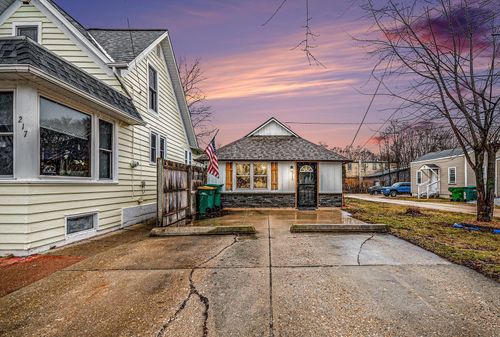 215 W Main St, Kirkland, IL, 60146 | Card Image