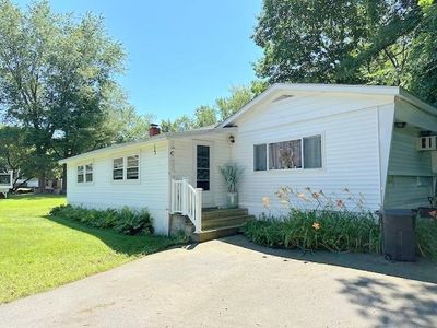 8 Leeann Street, House other with 2 bedrooms, 1 bathrooms and null parking in Nashua NH | Image 1