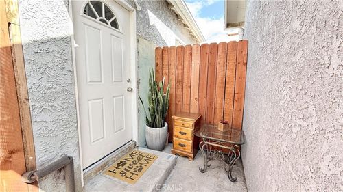 8146 Matilija Ave, Panorama City, CA, 91402-5431 | Card Image