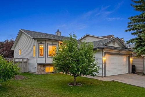 940 Coventry Dr Ne, Calgary, AB, T3K4J6 | Card Image