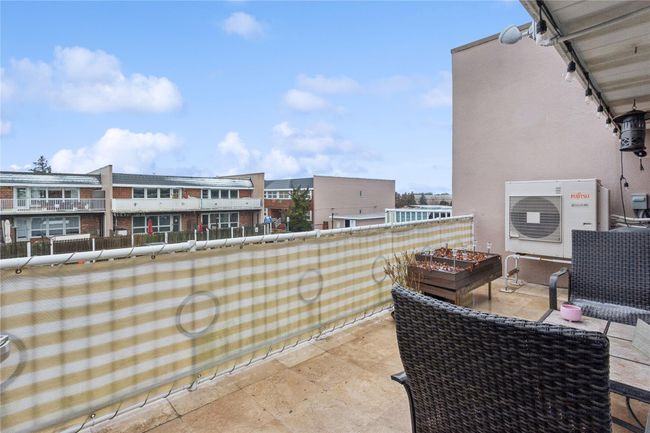 Balcony with ac unit | Image 18