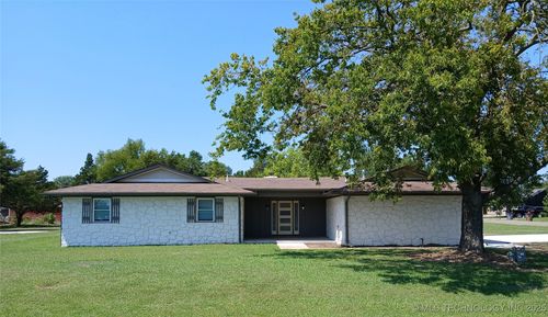 707 N Graham Ave, Wagoner, OK, 74467-2931 | Card Image