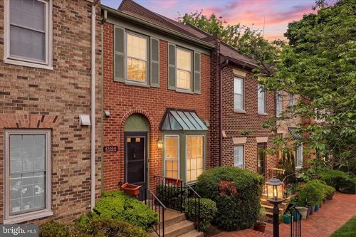 d-6705 Washington Blvd, ARLINGTON, VA, 22213-1038 | Card Image