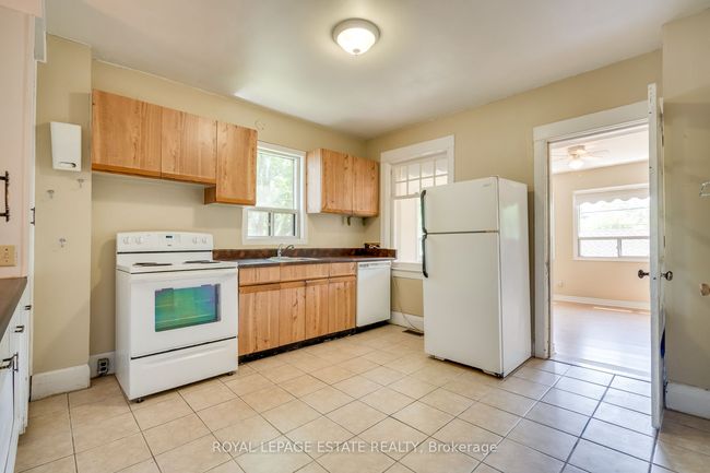 54 Kenilworth Ave, House attached with 3 bedrooms, 3 bathrooms and 2 parking in Toronto ON | Image 10
