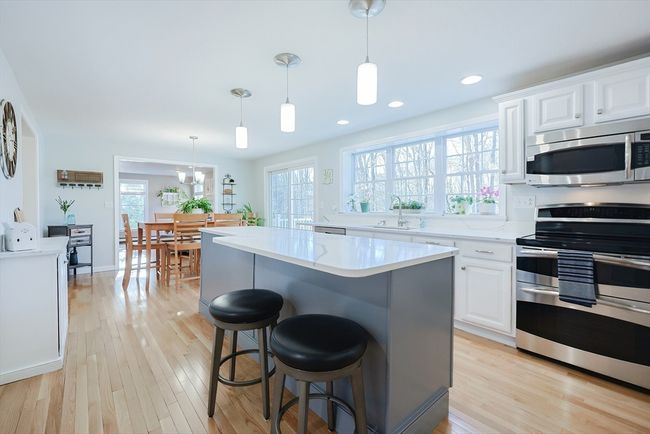 52 Quail Creek Rd, House other with 4 bedrooms, 3 bathrooms and 4 parking in North Attleboro MA | Image 4