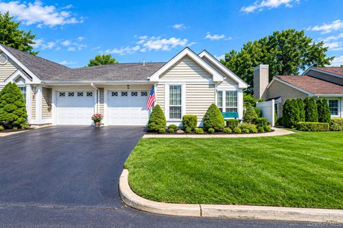 20 Wainscott Court, Brookhaven, NY, 11961 | Card Image