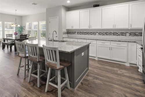 5604 Wainwright Dr, Fort Worth, TX, 76112-7660 | Card Image