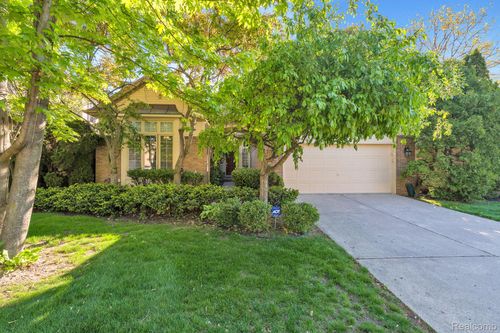 30 Turnberry Ln, Dearborn, MI, 48120-1167 | Card Image