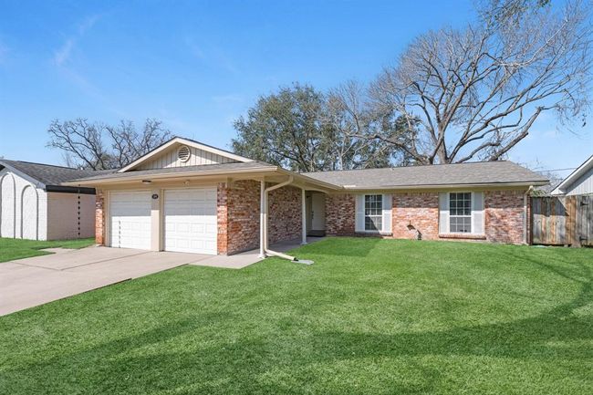 Front of home. | Image 6