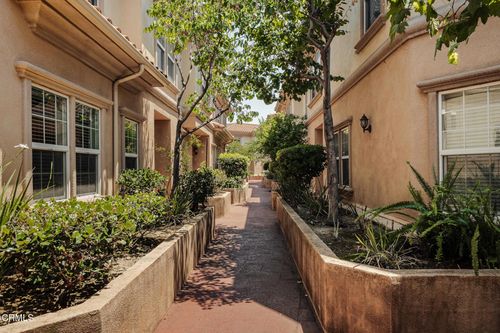 110-3974 Pennsylvania Ave, Glendale, CA, 91214-3796 | Card Image