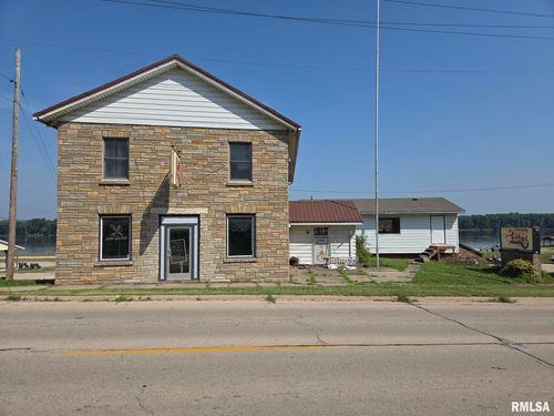 102 N Main St, Albany, IL, 61230-7708 | Card Image