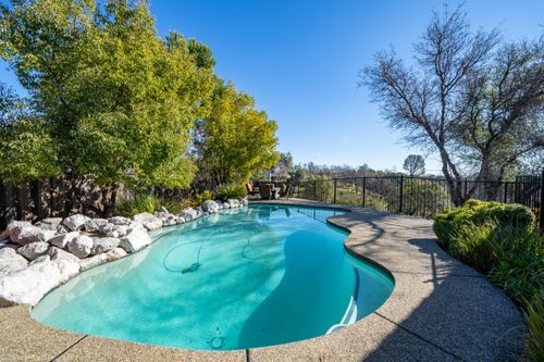 4689 Oak Glen Dr, Redding, CA, 96001-6130 | Card Image
