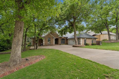 411 Crown Colony Road, Edmond, OK, 73034 | Card Image