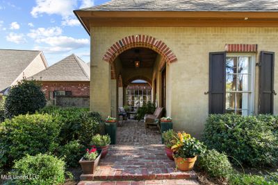 Courtyard Entry | Image 3