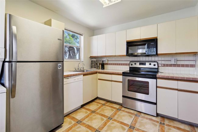 APT-203 - 1250 Sw 113 Th Ter, Condo with 2 bedrooms, 2 bathrooms and null parking in Pembroke Pines FL | Image 15