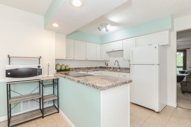 APT-20 - 109 Urban St, Home with 2 bedrooms, 1 bathrooms and 1 parking in Bloomington IL | Image 6