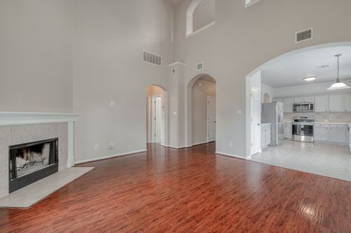 211 Hanstrom Dr, Hutto, TX, 78634-4369 | Card Image