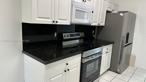 apt-1-21240 Ne 9th Ct, Miami, FL, 33179-1156 | Card Image