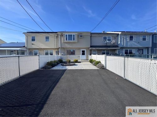 33 Mercer St, Carteret, NJ, 07008-3313 | Card Image