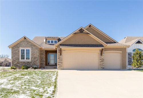 4060 Ne Timberlake Ct, Lee's Summit, MO, 64064-4514 | Card Image