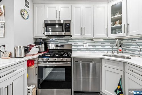 555 North Ave, Fort Lee, NJ, 07024-2404 | Card Image