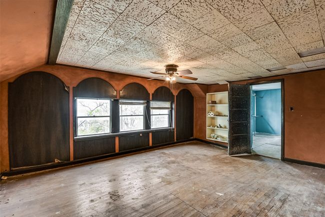 Secondary bedrooms are upstairs | Image 23