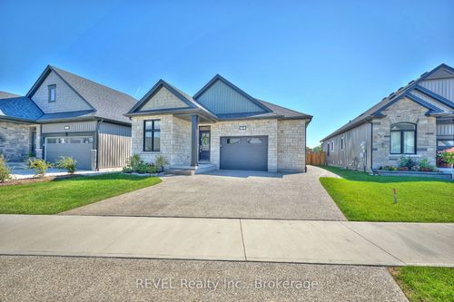 99 Homestead Dr, Niagara Falls, ON, L0S1J0 | Card Image