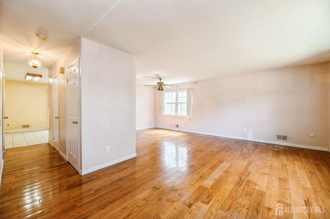 44 Townsend Dr, Townhouse with 3 bedrooms, 3 bathrooms and null parking in Matawan NJ | Image 5