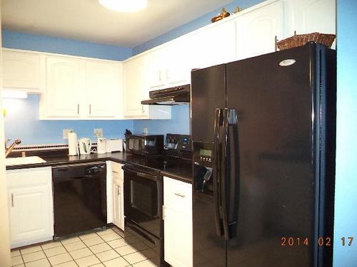 ln-5278 Somerset Lane S, Greenfield, WI, 53221 | Card Image