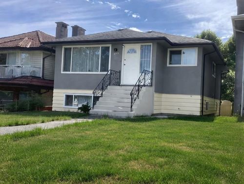 3312 Queens Ave, Vancouver, BC, V5R4T8 | Card Image