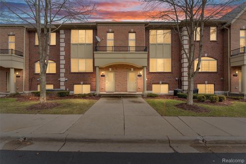 53118 Celtic Dr, Shelby Township, MI, 48315-2129 | Card Image