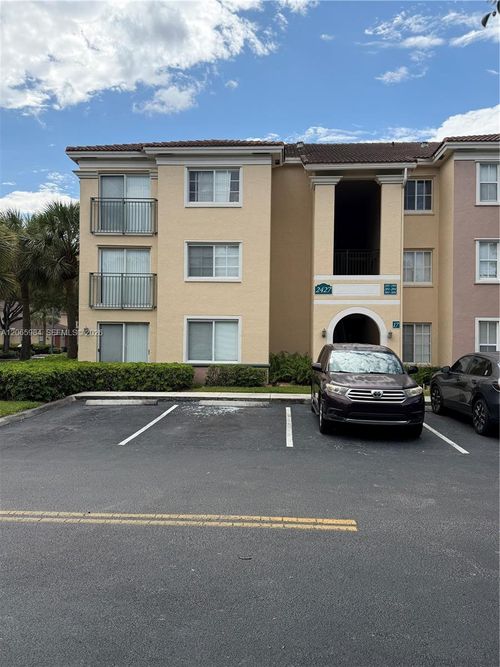 301-2427 Centergate Dr, Miramar, FL, 33025-7231 | Card Image
