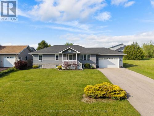 695 Hamilton Street, Huron-Kinloss (Lucknow), ON, N0G2H0 | Card Image