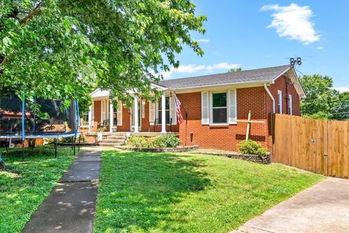 111 Rainbow St, Clarksville, TN, 37042-5527 | Card Image