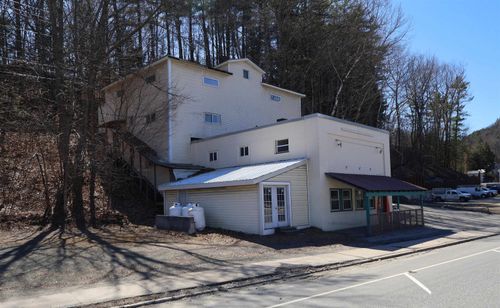 568 N Main St, White River Junction, VT, 05001-7221 | Card Image