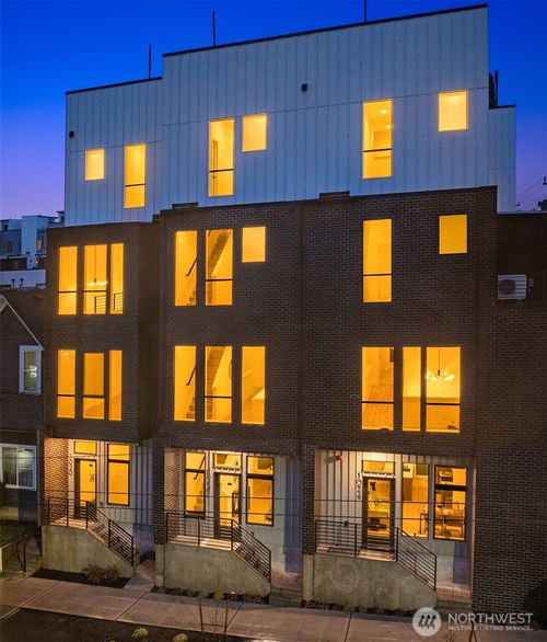 1024 E John St, Seattle, WA, 98102-5718 | Card Image