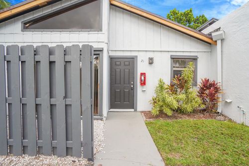 apt-21-100 Sparrow Dr, Royal Palm Beach, FL, 33411-1617 | Card Image