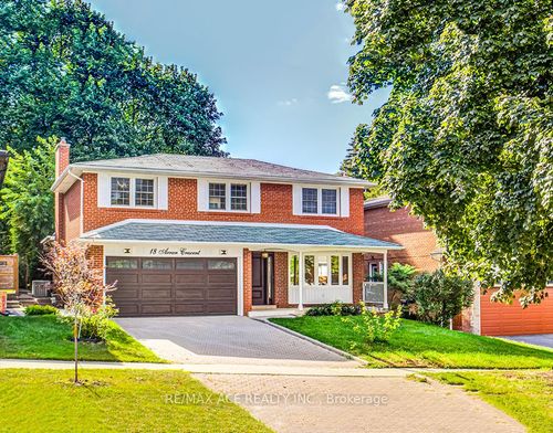 18 Arran Cres, North York, ON, M2M2W9 | Card Image