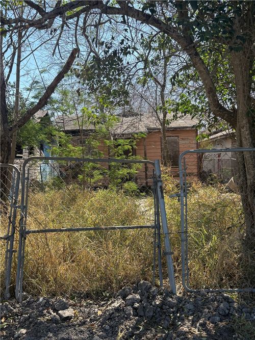 606 Nebraska St, Robstown, TX, 78380-3540 | Card Image