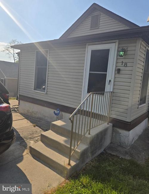 18 Newport Ave, NEW CASTLE, DE, 19720-1163 | Card Image