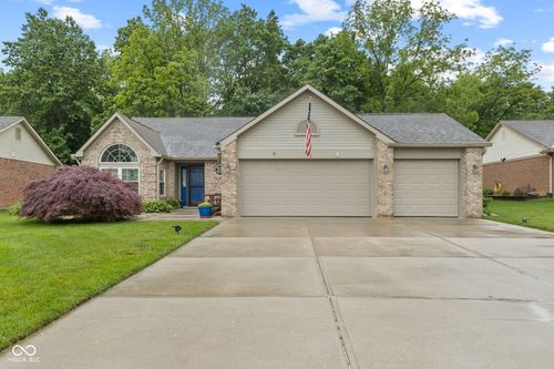 1124 Enchanted View Dr, Mooresville, IN, 46158-7512 | Card Image