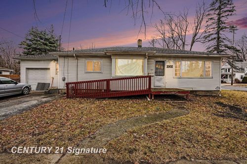 2002 Marquette St, Saginaw, MI, 48602-1917 | Card Image