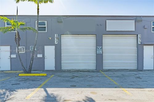 1672 W 31st Pl, Hialeah, FL, 33012 | Card Image