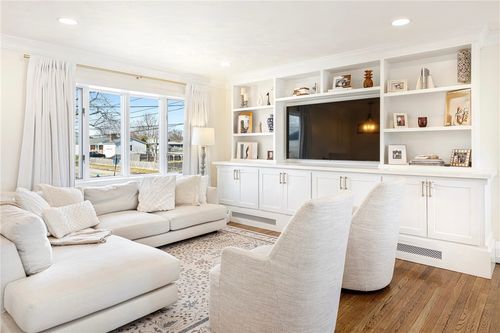 6 Jenkins St, Bristol, RI, 02809-4118 | Card Image