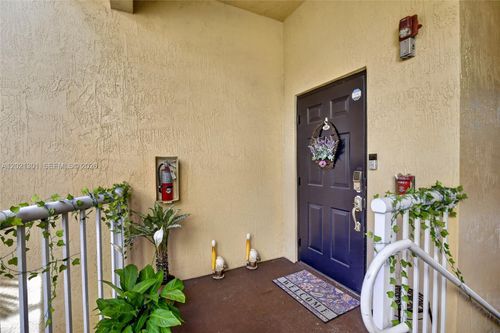205-120 Jacaranda Country Club Dr, Plantation, FL, 33324-2598 | Card Image