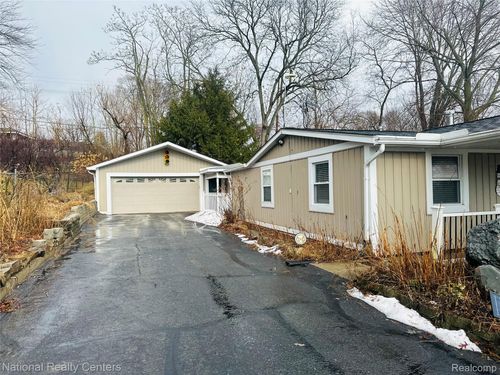 10461 9 Mile Rd, Whitmore Lake, MI, 48189-9128 | Card Image